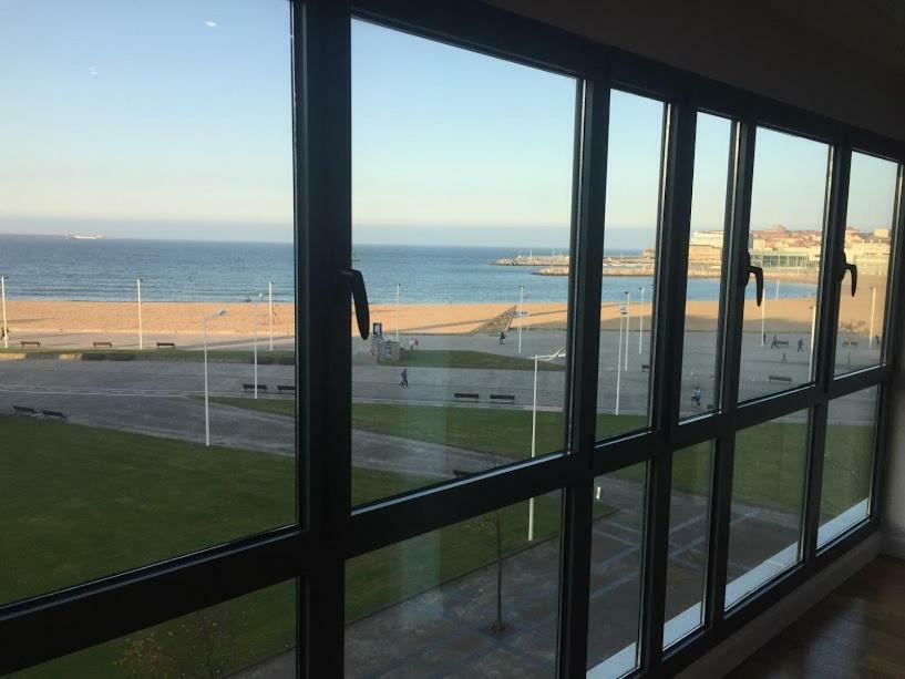 Primera Linea Playa+Parking Gratis Gijón Eksteriør bilde